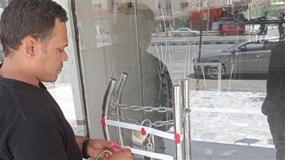 إغلاق وتشميع محل الجزارة المتعدي على المونوريل بمدينة نصر (صور)