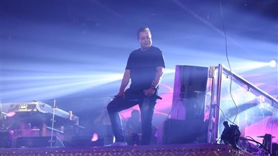  حكيم يتألق مع جمهوره فى حفل كامل العدد بالساحل الشمالي (صور)