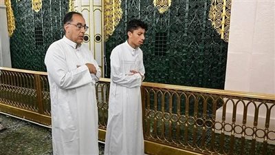 صور مدبولي بالجلباب في الروضة الشريفة بعد أداء مناسك الحج تثير إعجاب رواد السوشيال ميديا