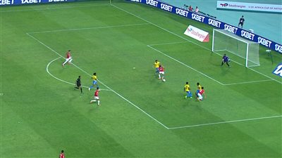 أمم إفريقيا للشباب، الشوط الأول الحابون بعشرة لاعبين تتعادل مع مصر