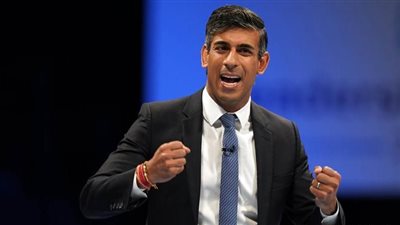 رئيس الوزراء البريطاني يتحدث عن تجربته المؤلمة مع العنصرية