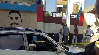 تفتيش ذاتي وتكثيف أمني قبل دخول طلاب الثانوية امتحاني الفيزياء والتاريخ بأسيوط 