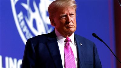 ترامب يتهم بايدن بتلقي رشاوى هائلة من الخارج