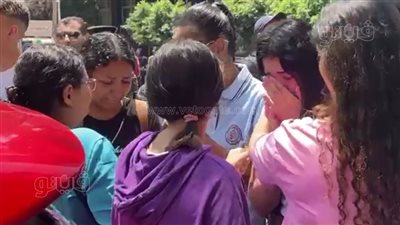 بكاء طالبات الثانوية بعد انتهاء امتحاني الفيزياء والتاريخ في القاهرة (فيديو) 