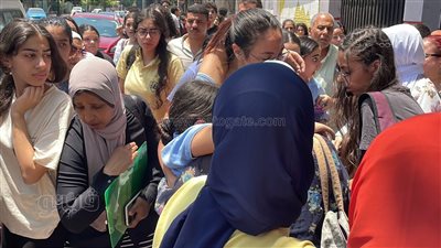 إغماء طالبة بعد امتحان الفيزياء، وولية أمر: حرام اللي بيحصل (فيديو) 