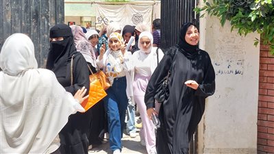 طالبة ثانوية عامة بمطروح: امتحان التاريخ بالفصحى ومحتاج مدرس عربي (صور)