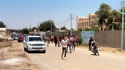 التعليم تراضي الجميع بالتاريخ والفيزياء، طلاب علمي وأدبي بالوادي الجديد: الامتحانات سهلة (فيديو)