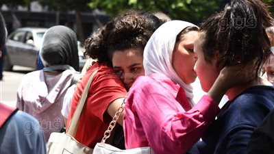 طلاب الشعبة العلمية بالقاهرة عن امتحان الفيزياء: الوقت خلانا نكروت أسئلة كتير (فيديو) 