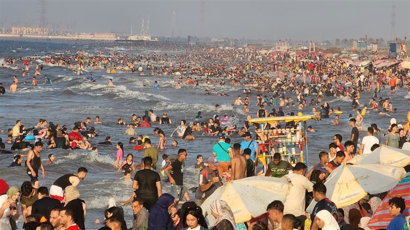 زحام بشاطئ جمصة،
