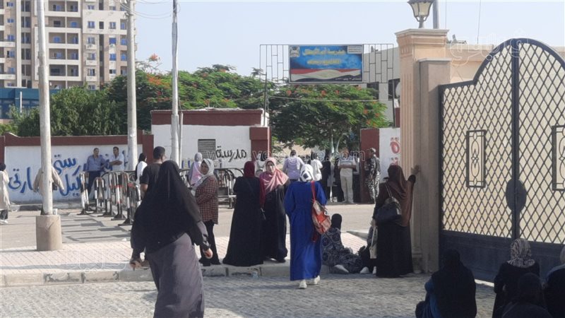 جانب من توافد الطلاب