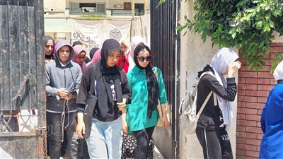 قلق وتوتر بين أولياء أمور طلاب الثانوية العامة أمام لجان الدقهلية (بث مباشر) 