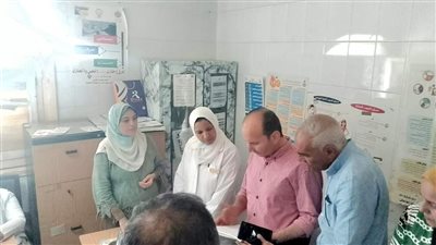 لمتابعة العمل بمبادرة 100 يوم صحة، وكيل الصحة بالبحيرة يفاجئ وحدة كوم البركة بكفر الدوار (صور)