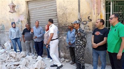 انهيار جزئي بعقار قديم بحي الجمرك في الإسكندرية