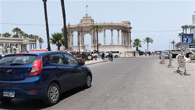 توافد أهالي الإسكندرية على الشواطئ هربا من الحر 