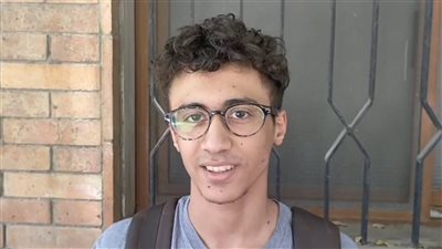 طلاب الثانوية الأزهرية عن امتحان الفيزياء: صعب ومحتاج علماء عشان يتحل (فيديو)