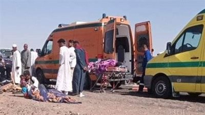 ارتفاع حصيلة حادث طريق أسوان لـ 3 قتلى و42 مصابًا (صور) 