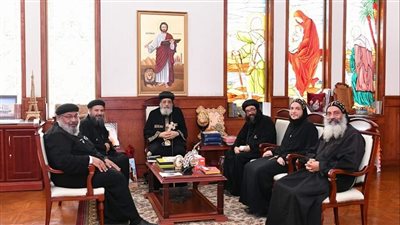 البابا تواضروس يناقش ترتيبات العمل في أسقفية الخدمات العامة والاجتماعية