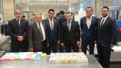 ضبط 460 عبوة سجائر إلكترونية أخفاها راكب داخل حقائبه بمطار القاهرة 
