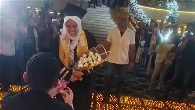 شاب يتقدم لـ خطبة فتاة في حفل تخرجها بالمنوفية (صور)