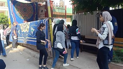 استمرار تفتيش ودخول طلاب علمي رياضيات لأداء امتحان الاستاتيكا بالدقهلية
