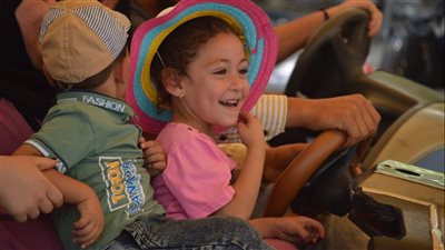 فرحة الأطفال تتصدر المشهد بحديقة الحيوان قبل نهاية إجازة العيد (صور) 