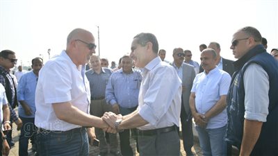 وزير الري يتفقد مشروعات الموارد المائية بالغربية