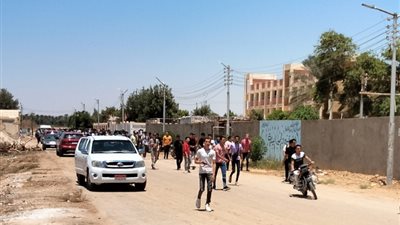 طلاب الثانوية العامة بالوادي الجديد: امتحان الاستاتيكا في مستوى الطالب المتوسط (فيديو)