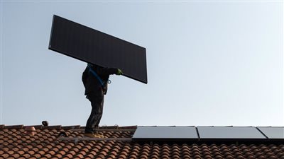 الكهرباء تعلن التفاصيل الكاملة لشراء وشروط تركيب سخانات الطاقة الشمسية 