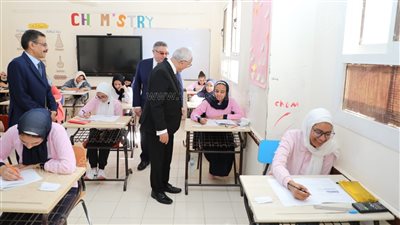 وزير التعليم ومحافظ البحر الأحمر يتفقدان لجان امتحانات الثانوية العامة