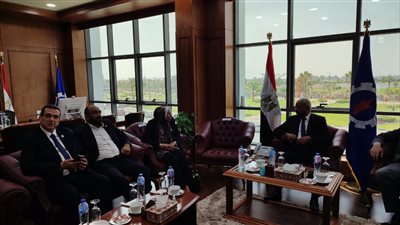  وفد صحة النواب يناقش مع محافظ السويس معوقات التأمين الصحي الشامل 
