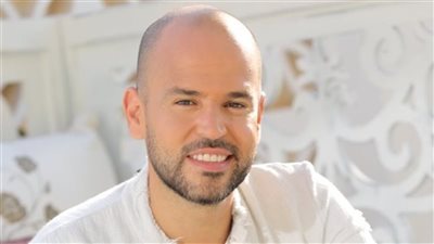 أبو ينتهي من تسجيل أغنية فارق ع الكل استعدادًا لطرحها 