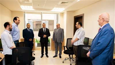 وزير الدولة للإنتاج الحربي يتفقد مكاتب العاملين بمقر الوزارة بالعاصمة الإدارية الجديدة
