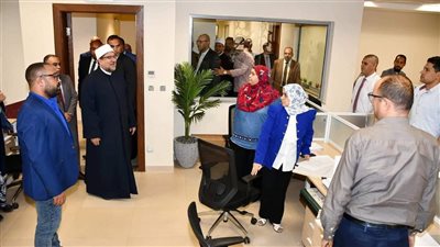 وزير الأوقاف يتفقد العمل بديوان الوزارة في العاصمة الجديدة 