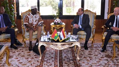 وزير الطيران المدني يبحث مع نظيره البوركيني سبل التعاون المشترك 