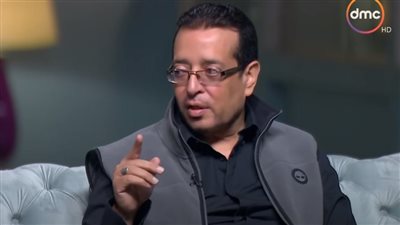 حماقي ينعي المطرب علاء عبد الخالق