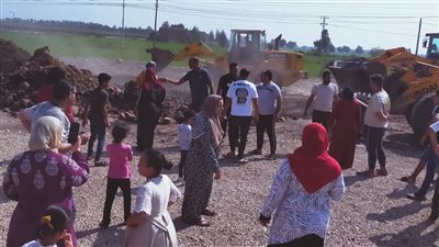 إزالة هنجر ومعرض سيارات على 3500 متر بطريق طلخا- نبروة في الدقهلية