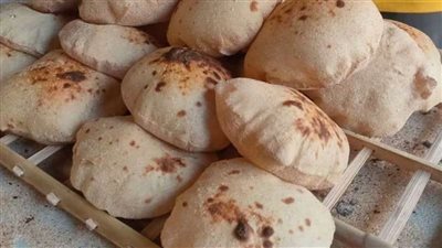 كيف سيتم صرف الخبز البلدي لغير حاملي البطاقات التموينية؟ شعبة المخابز تجيب (فيديو)