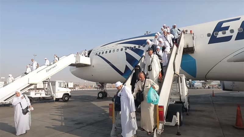  تفويج 870 حاجا من
