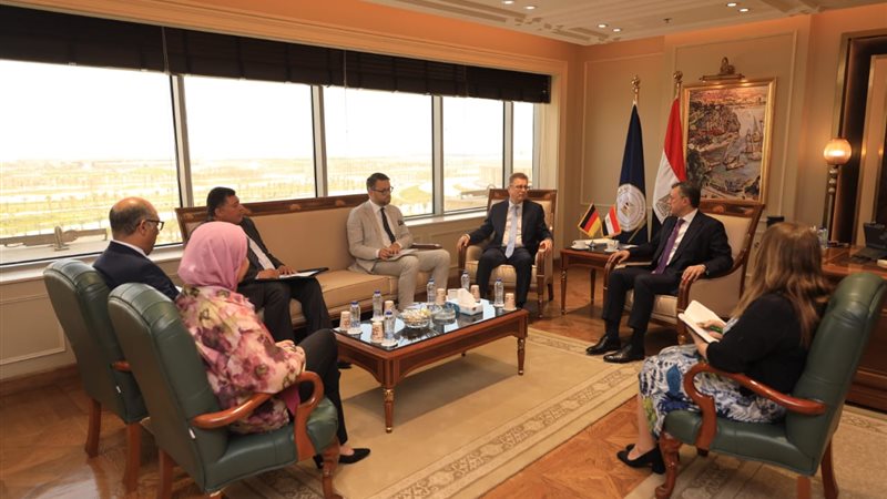 اجتماع وزير السياحة