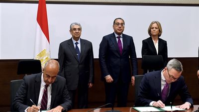 توقيع اتفاقية تخصيص قطعة أرض لإنشاء محطة طاقة رياح غرب سوهاج