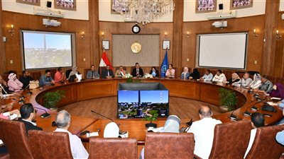 رئيس جامعة القناة يناقش استعدادات الكليات لبدء الفصل الدراسي الصيفي 