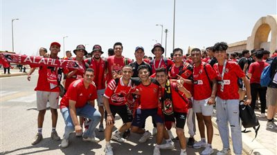 بدء توافد جماهير الأهلي على ستاد برج العرب استعدادا لمواجهة الإسماعيلي (صور)
