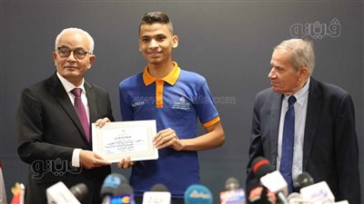 وزير التعليم يكرم أوائل الدبلومات الفنية 2023 (صور) 