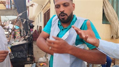 إيتيكيت الأغنياء وخزنة نقود الفقراء، قصة عم سعيد في بيع وصناعة الصديري الصعيدي (فيديو)