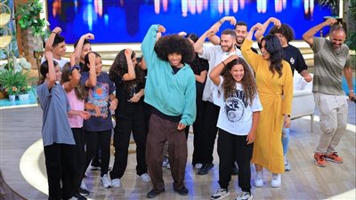 نويل روبنسون: أختي تشبهني في الشعر ولما أقابلها هنصور مقاطع مضحكة (فيديو)