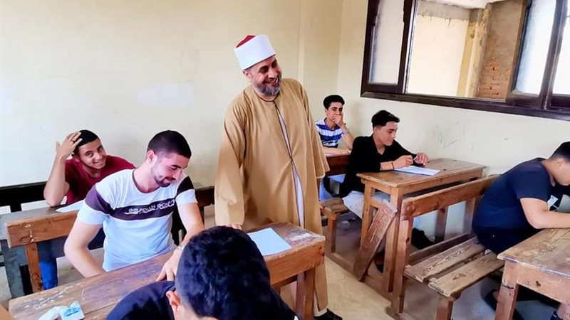 الطلاب يؤدون امتحان