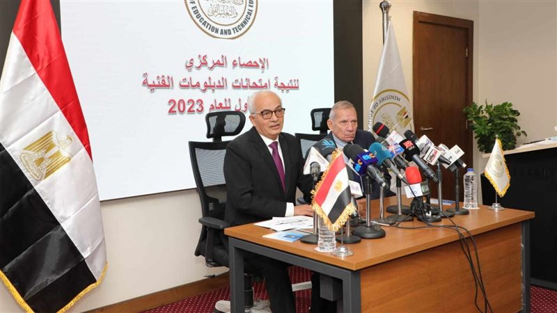 وزير التعليم يكشف
