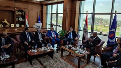 محافظ السويس يستقبل وفد صحة النواب فى ختام الزيارة الميدانية