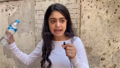 طالبة بالثانوية عن امتحان الإنجليزي: ماجتش حاجة من النموذج التجريبي والمراقبون سبب توترنا (فيديو)