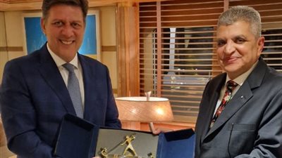 أسامة ربيع يبحث مع وزير الشئون البحرية اليوناني سبل التعاون المشترك 